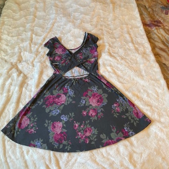 American Eagle Outfitter’s Floral Dress Ladies Size M - Picture 4 of 13